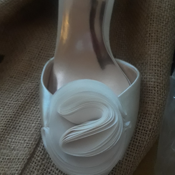 Badgley Mischka size 5 1/2 heels worn once - Picture 4 of 4